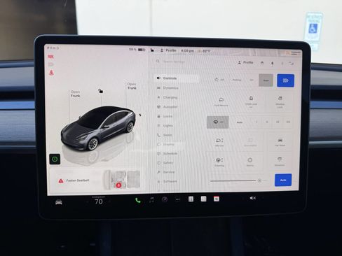 Used 2023 Tesla Model 3 Standard Range image 14