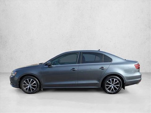 Used 2017 Volkswagen Jetta SE image 9
