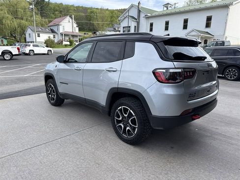 Used 2025 Jeep Compass Trailhawk AWD/4WD image 6