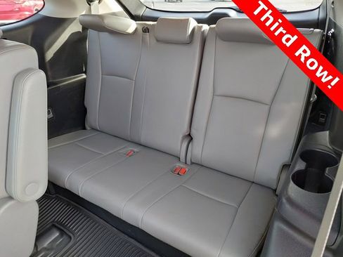 Used 2022 Toyota Highlander Limited image 24