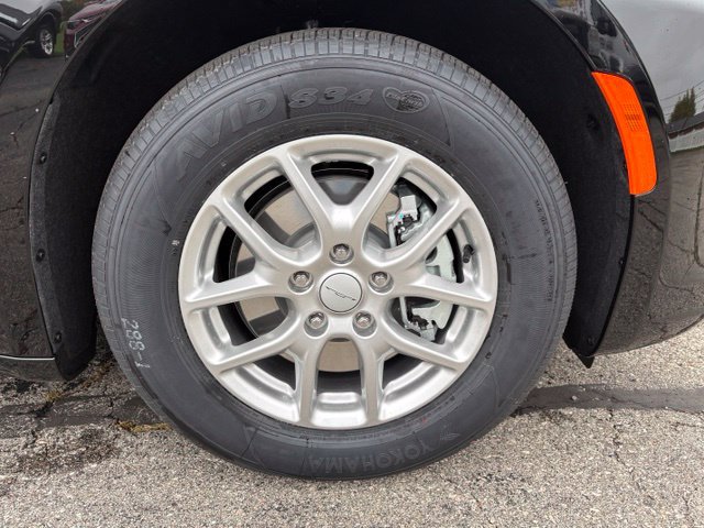 New 2027 Chrysler Pacifica Select FWD image 21