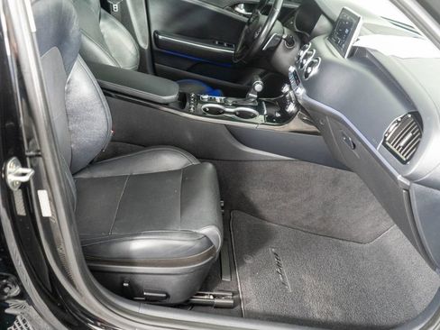 Used 2018 Kia Stinger Premium RWD image 8