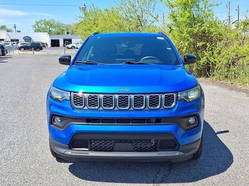 Used 2024 Jeep Compass Latitude AWD/4WD image 2