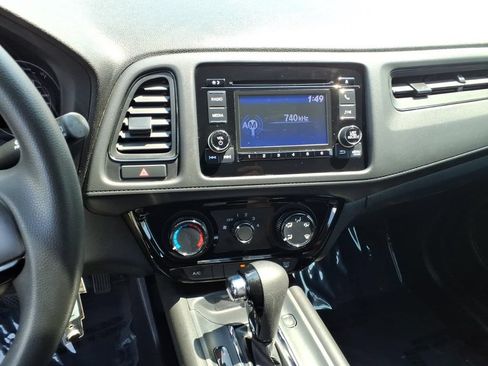 Used 2022 Honda HR-V LX image 9