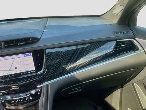 Used 2025 Cadillac XT6 Premium Luxury w/ Technology Package AWD/4WD image 25