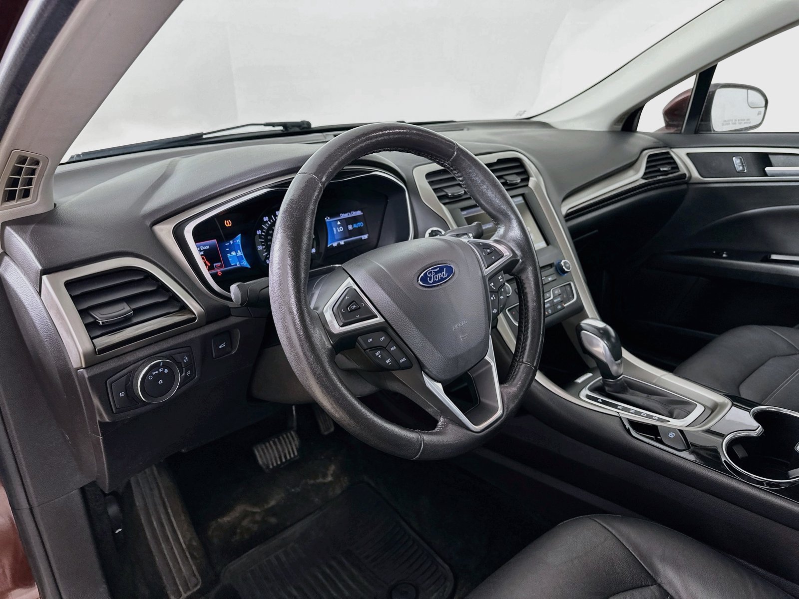 Used 2016 Ford Fusion SE w/ Equipment Group 202A AWD/4WD image 32