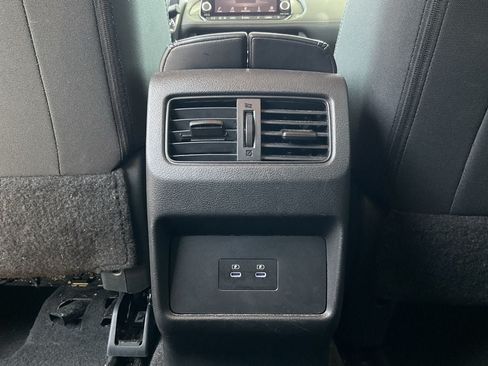 Used 2025 Nissan Rogue SV FWD image 11