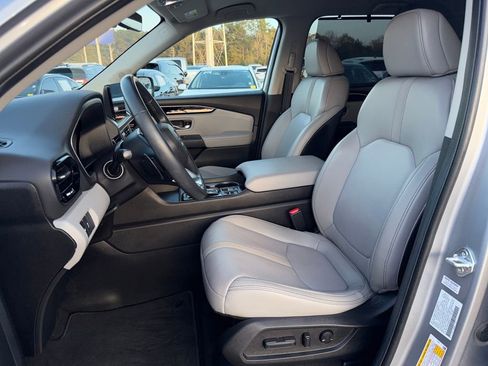 Used 2025 Honda Pilot EX-L image 9