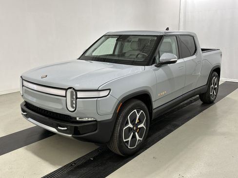 Used 2022 Rivian R1T Adventure image 1