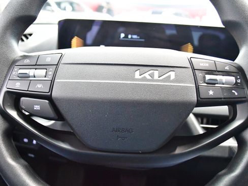 Used 2025 Kia K4 FWD image 18
