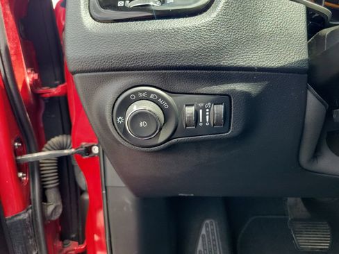 Used 2019 Jeep Compass Limited FWD image 23