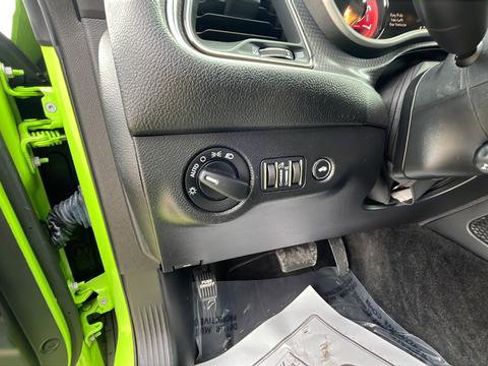 Used 2015 Dodge Challenger SRT Hellcat image 11