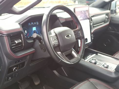 Used 2023 Ford Expedition Limited image 10