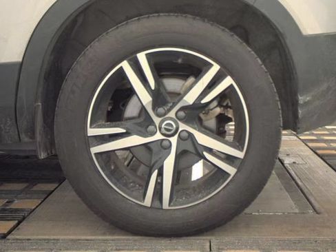 Used 2024 Volvo XC40 B5 Core AWD/4WD image 15