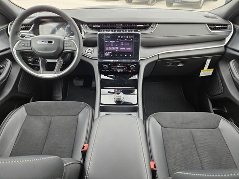 New 2025 Jeep Grand Cherokee Altitude image 15