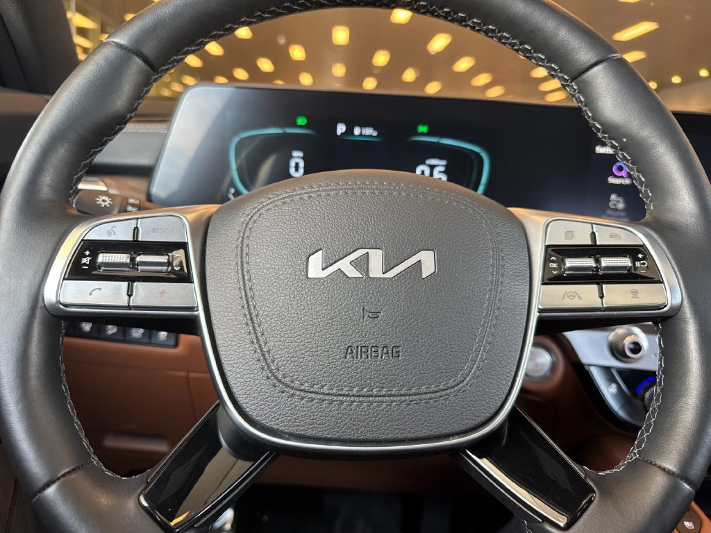 Used 2025 Kia Telluride AWD image 29