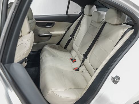 Used 2025 Mercedes-Benz C 300 4MATIC Sedan image 27