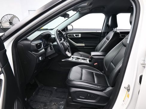 Used 2021 Ford Explorer XLT w/ Equipment Group 202A RWD image 11