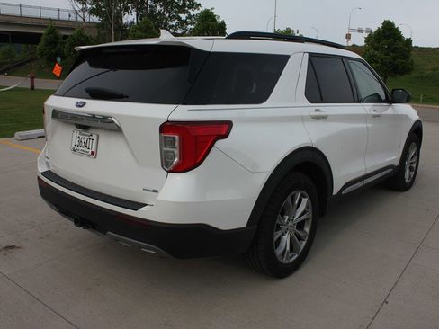 Used 2020 Ford Explorer XLT w/ Equipment Group 202A AWD/4WD image 3