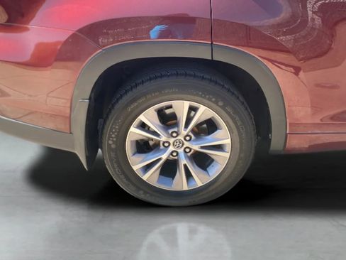 Used 2016 Toyota Highlander Plus AWD/4WD image 30