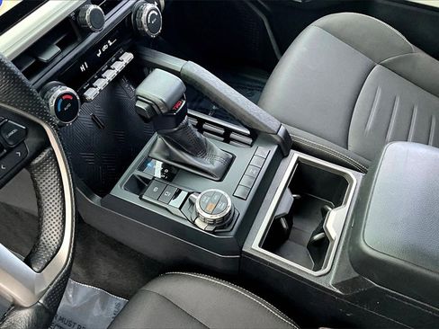 Used 2024 Toyota Tacoma TRD Off-Road image 15