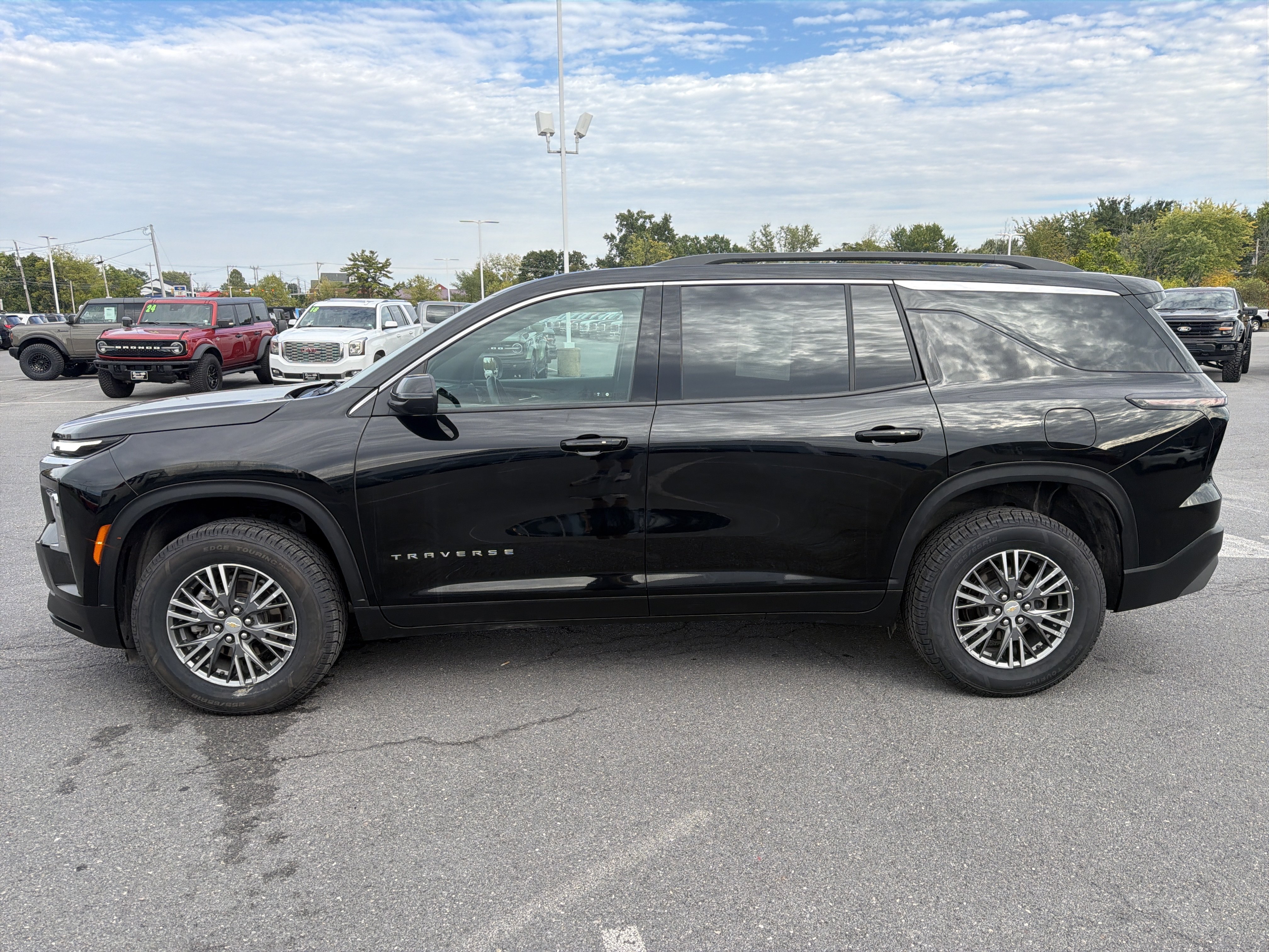 Used 2025 Chevrolet Traverse LT AWD/4WD image 7