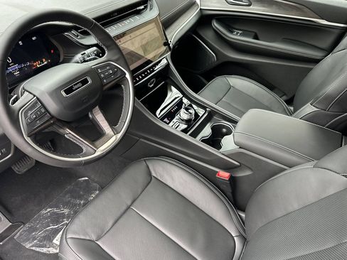 New 2026 Jeep Grand Cherokee Limited AWD/4WD image 9