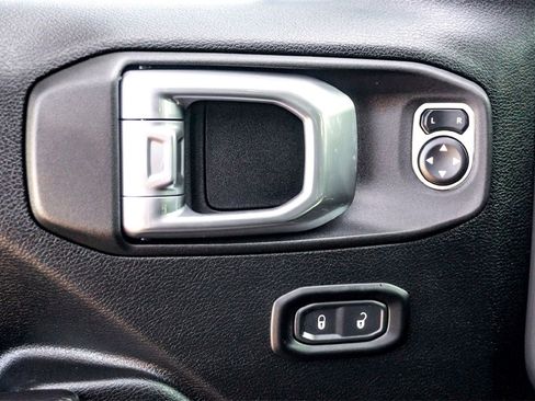 Used 2020 Jeep Wrangler Unlimited Sport image 11