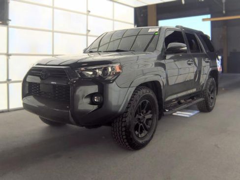 Used 2021 Toyota 4Runner SR5 Premium w/ Moonroof Package RWD image 3