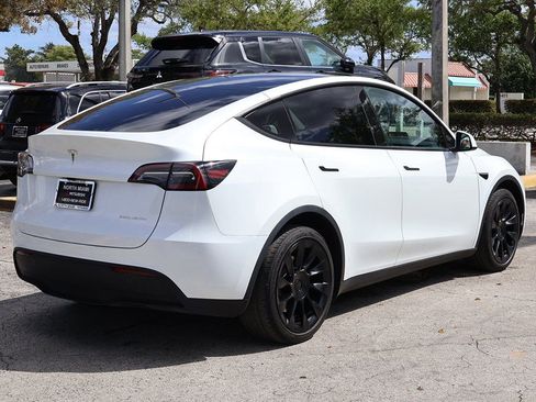 Used 2024 Tesla Model Y Long Range AWD/4WD image 10