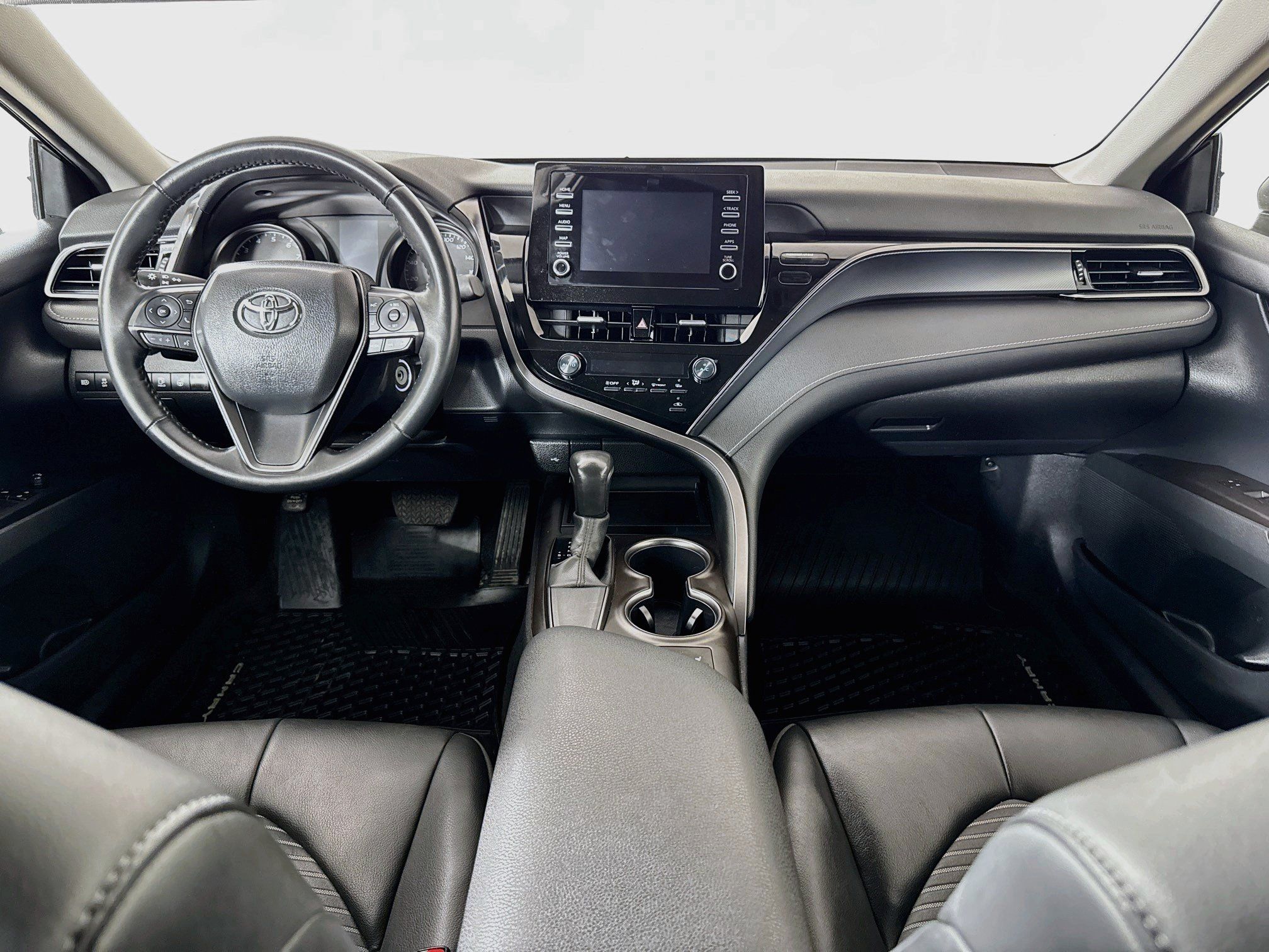 Used 2024 Toyota Camry SE FWD image 3