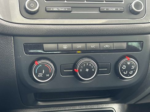 Used 2013 Volkswagen Tiguan S image 28