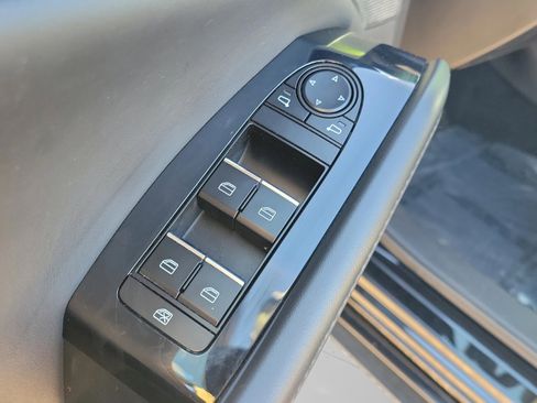 Used 2022 MAZDA MAZDA3 s image 29