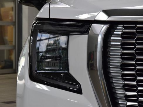 Used 2024 GMC Yukon XL Denali AWD/4WD image 12
