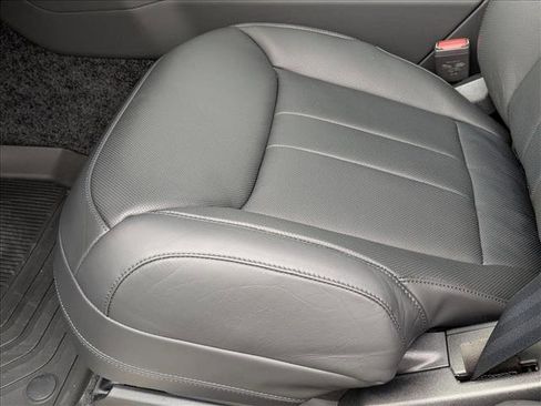 New 2025 Land Rover Range Rover Long Wheelbase SE image 4