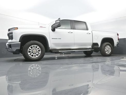 Used 2025 Chevrolet Silverado 2500 LT AWD/4WD image 45