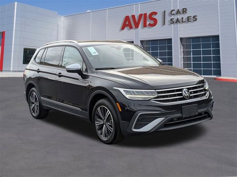 Used 2024 Volkswagen Tiguan Wolfsburg Edition image 3