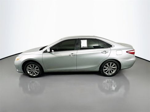 Used 2017 Toyota Camry XLE image 4