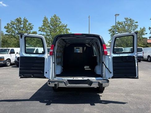 Used 2024 Chevrolet Express 2500 w/ Driver Convenience Package RWD image 8