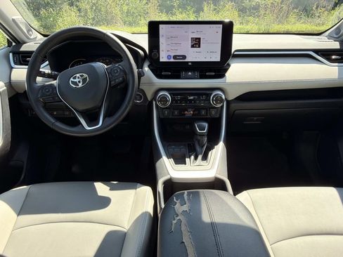 Used 2023 Toyota RAV4 XLE Premium FWD image 18