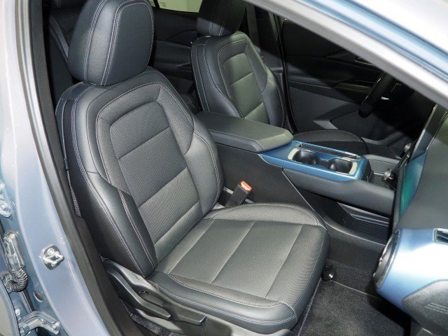 Used 2024 Chevrolet Equinox EV FWD LT w/ 2LT image 2