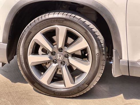 Certified 2024 Honda Pilot Touring image 9