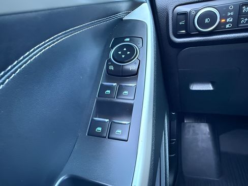 Used 2023 Ford Explorer XLT w/ Equipment Group 202A AWD/4WD image 23