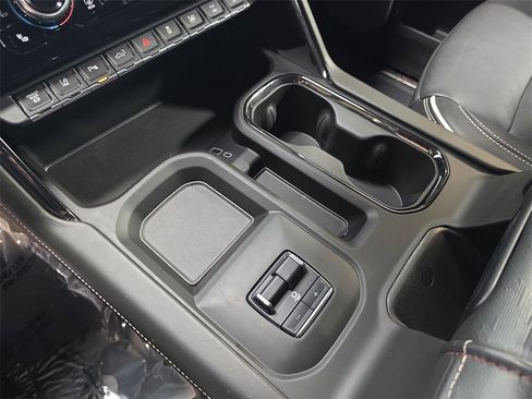 Used 2024 GMC Sierra 2500 AT4X image 27