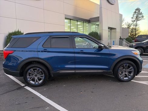 Used 2022 Ford Explorer XLT w/ Equipment Group 202A image 8
