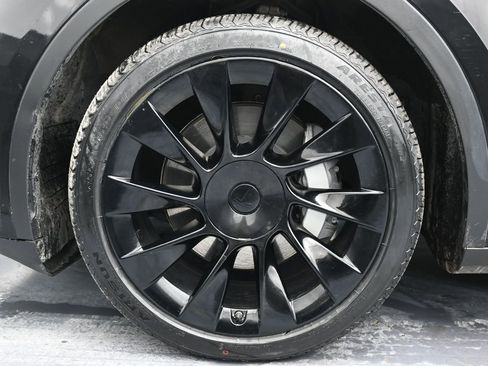 Used 2023 Tesla Model Y Long Range image 8