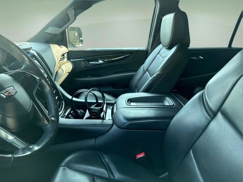 Used 2019 Cadillac Escalade Platinum AWD/4WD image 5