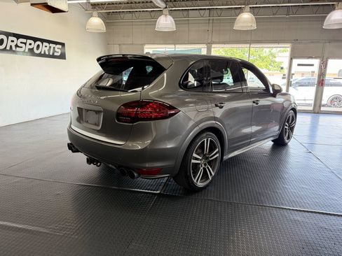 Used 2014 Porsche Cayenne Turbo S AWD/4WD image 9