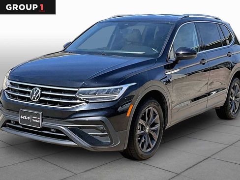 Used 2023 Volkswagen Tiguan SE FWD image 1