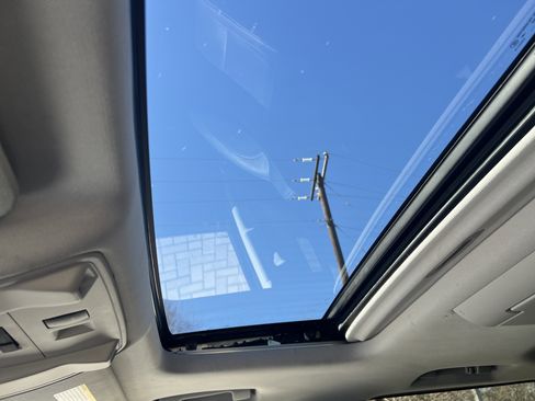 Used 2016 GMC Yukon XL SLT w/ Open Road Package image 26